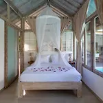 Cocowhite Villa
